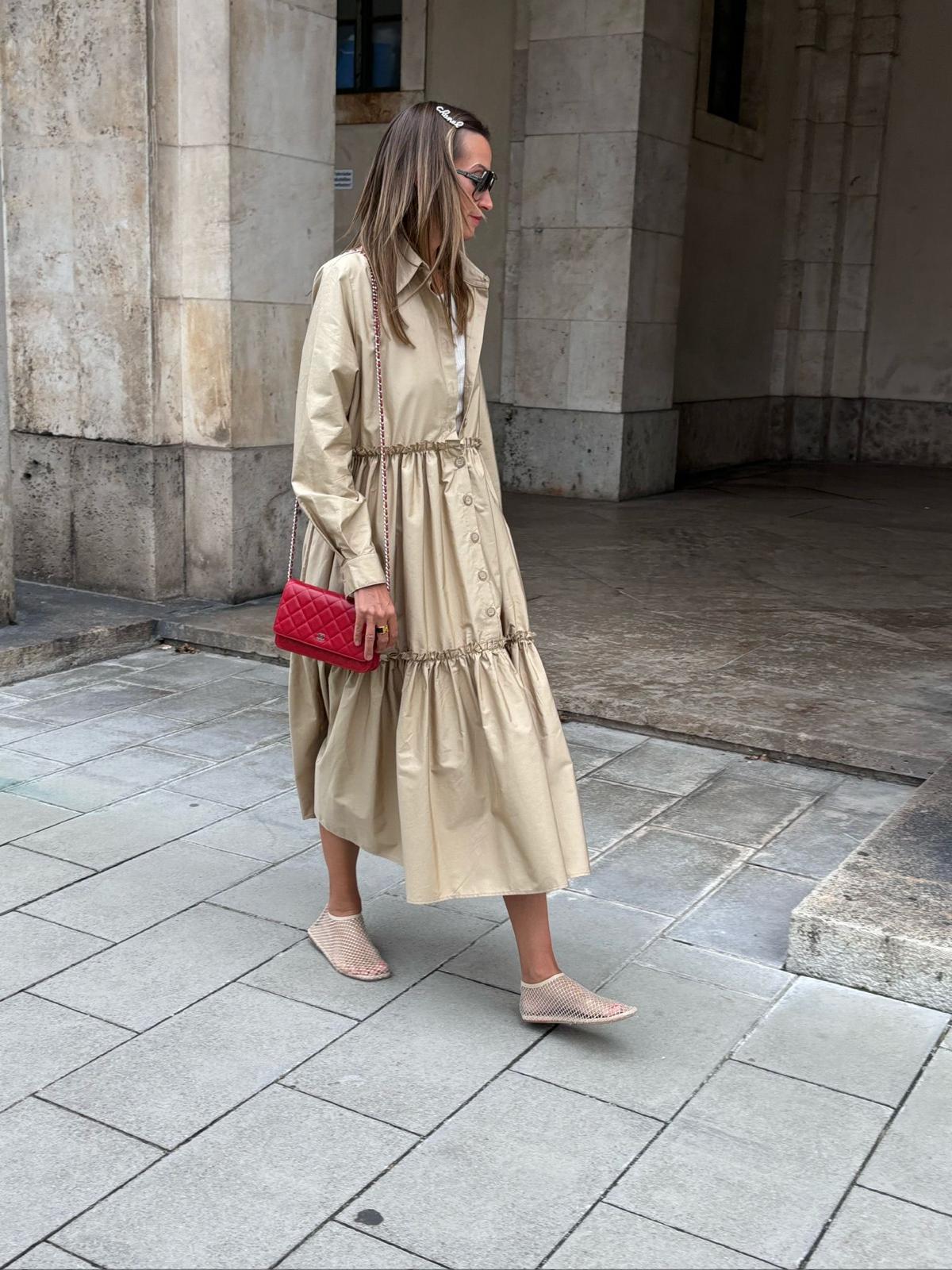 Elise – Hemdblusenkleid in Beige mit Taillenraffung