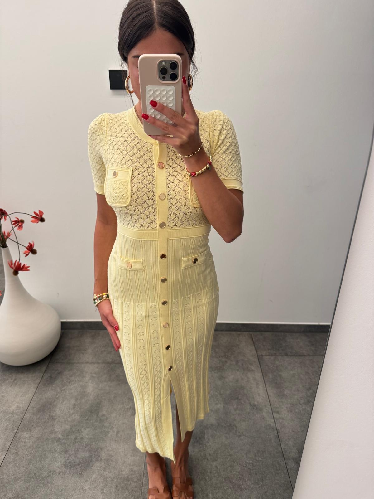 Lemon Luxe - Figurbetontes Strickkleid mit Struktur